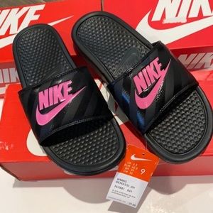 New Authentic Nike signature slide sandals sz 9 woman’s